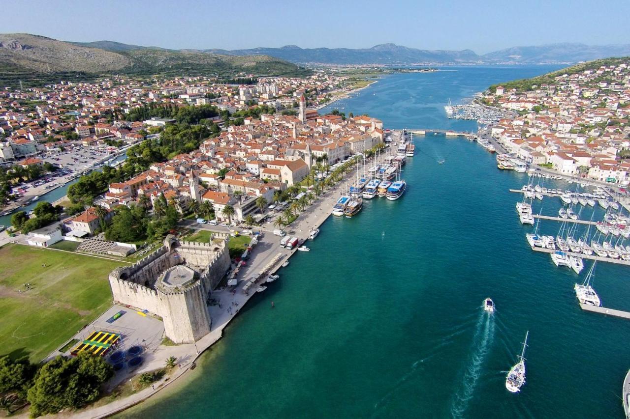 Apartments By The Sea Trogir - 11895 Exteriör bild