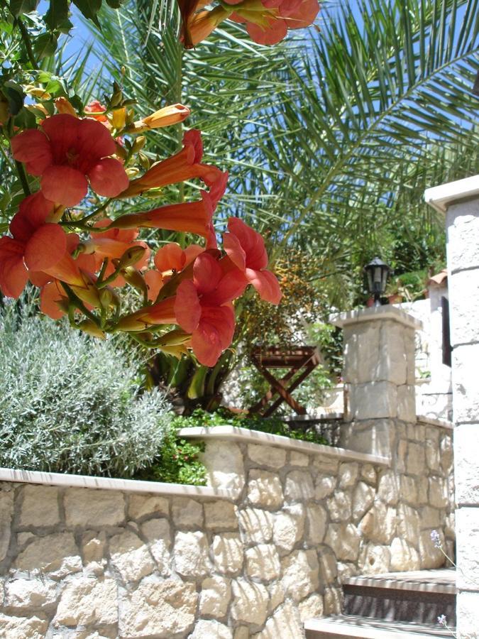 Apartments By The Sea Trogir - 11895 Exteriör bild