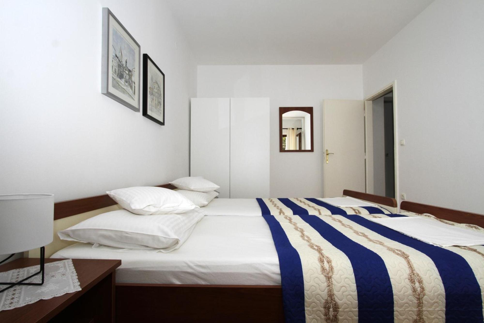 Apartments By The Sea Trogir - 11895 Rum bild
